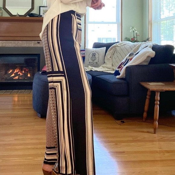 boho office attire
🖤 - Picture 3 of 6